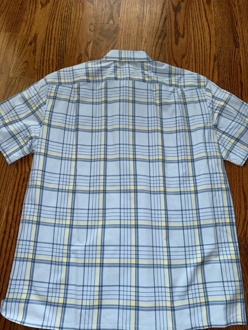 Jcrew men’s short sleeved button down plaid shirt size medium like new